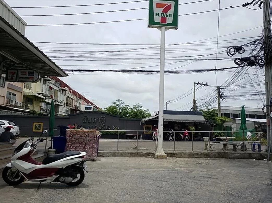 ทาวน์เฮ้าส์ สินธานี รัชดา-ลาดพร้าว 80 วังทองหลาง