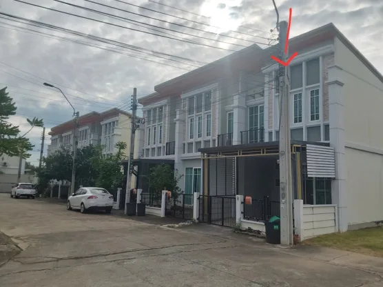 ทาวน์เฮ้าส์ โครงการ โกลเด้น ทาวน์ พหลโยธิน-สะพานใหม่ กรุงเทพมหานคร