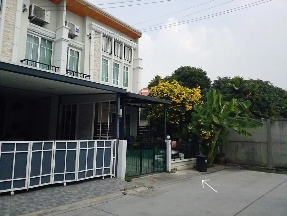 ทาวน์เฮ้าส์ โกลเด้นทาวน์ 2 ปิ่นเกล้า บางกรวย-นนทบุรี