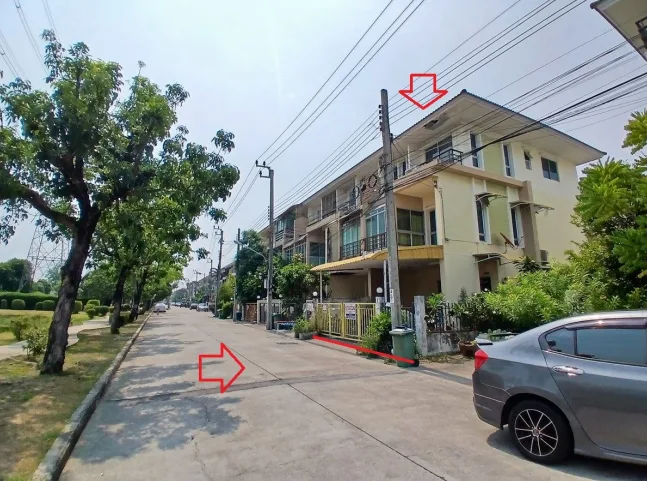 ทาวน์เฮ้าส์ โครงการ วิสต้า อเวนิว เพชรเกษม 81 กรุงเทพมหานคร