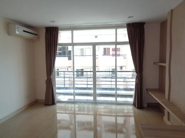 ห้องชุด ดิ โอเชี่ยน เพิร์ล คอนโดมิเนียม [ชั้น 3]