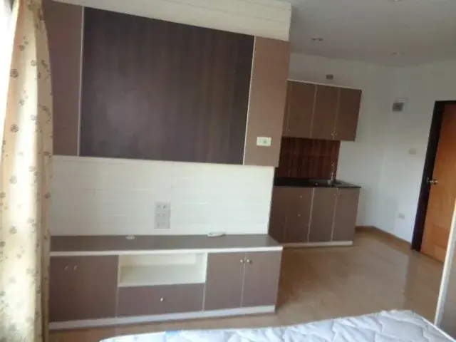 ห้องชุด เดอะรูม บางแสน คอนโดมิเนียม [ชั้น 2]