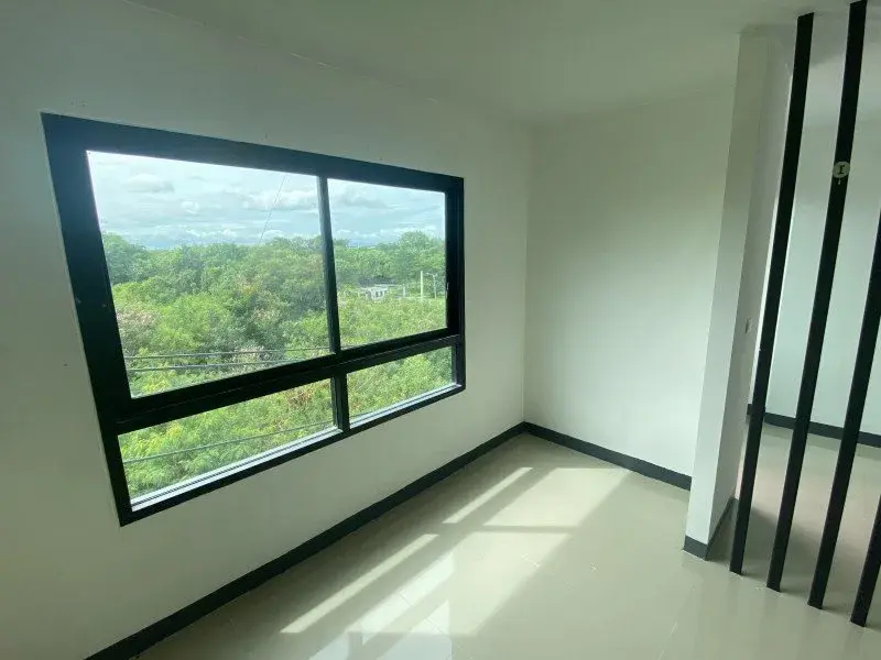 ห้องชุด ดิ อเวนิว สปริง บี [ชั้น 4]