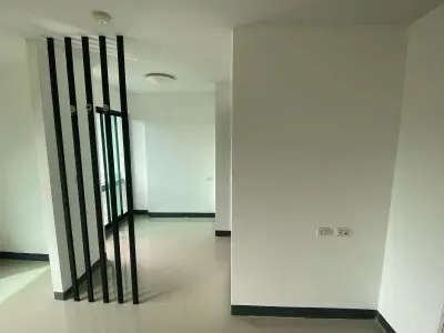 ห้องชุด ดิ อเวนิว สปริง บี [ชั้น 4] รูปที่ 2