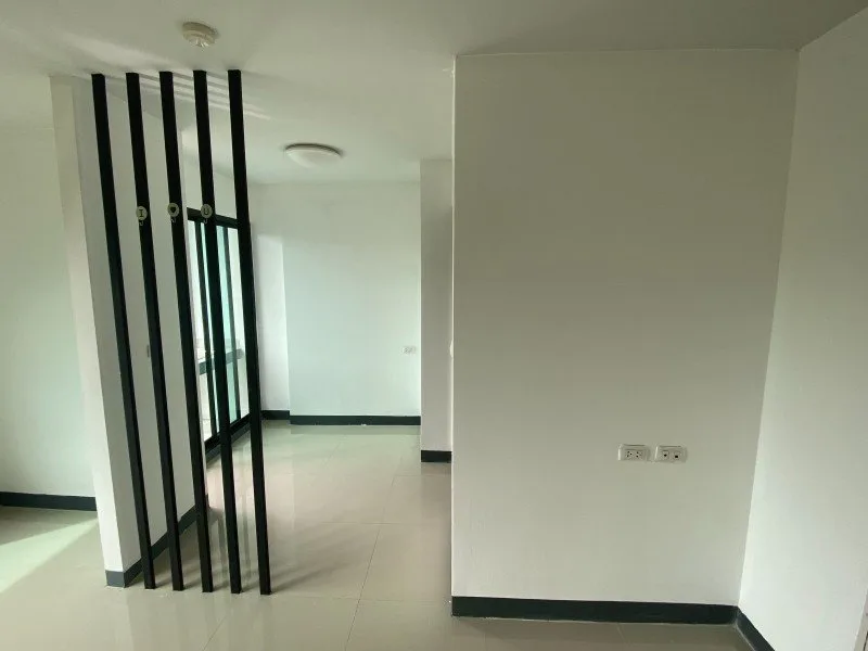 ห้องชุด ดิ อเวนิว สปริง บี [ชั้น 4]