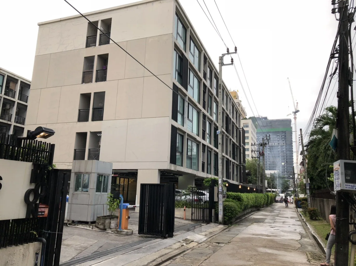 ห้องชุด แอ็บสแตร็กส์ สุขุมวิท 66/1 [ชั้น 4 อาคาร B]