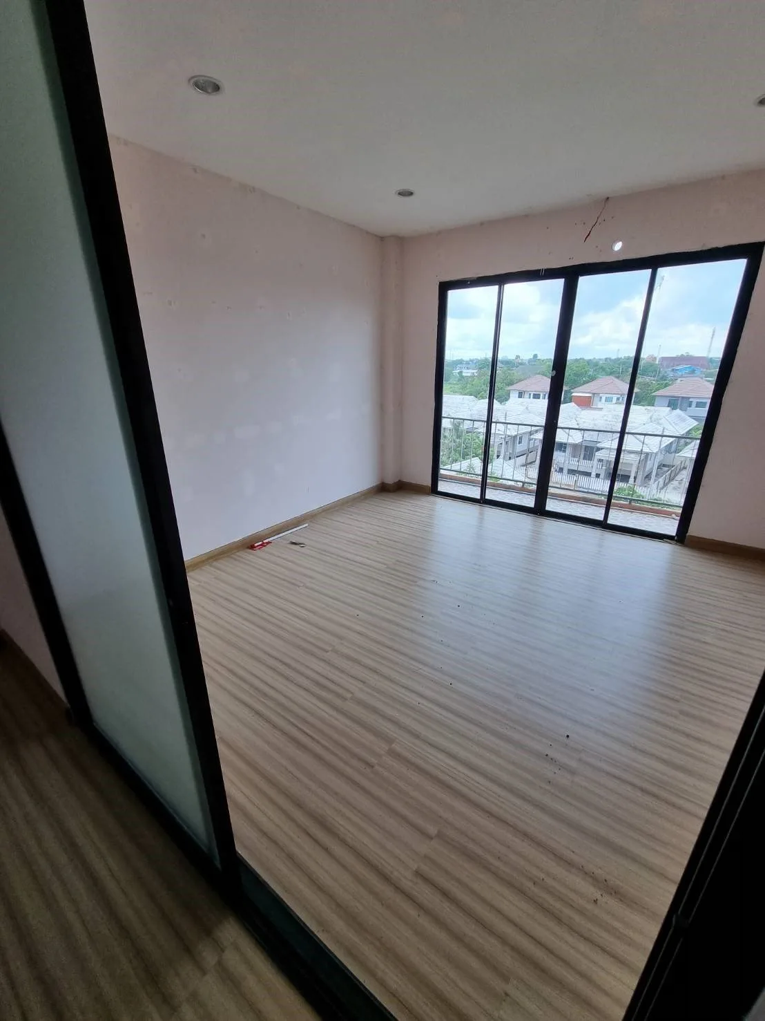 ห้องชุด ธนาบุรี เรสซิเด้นซ์ [ชั้น 4]