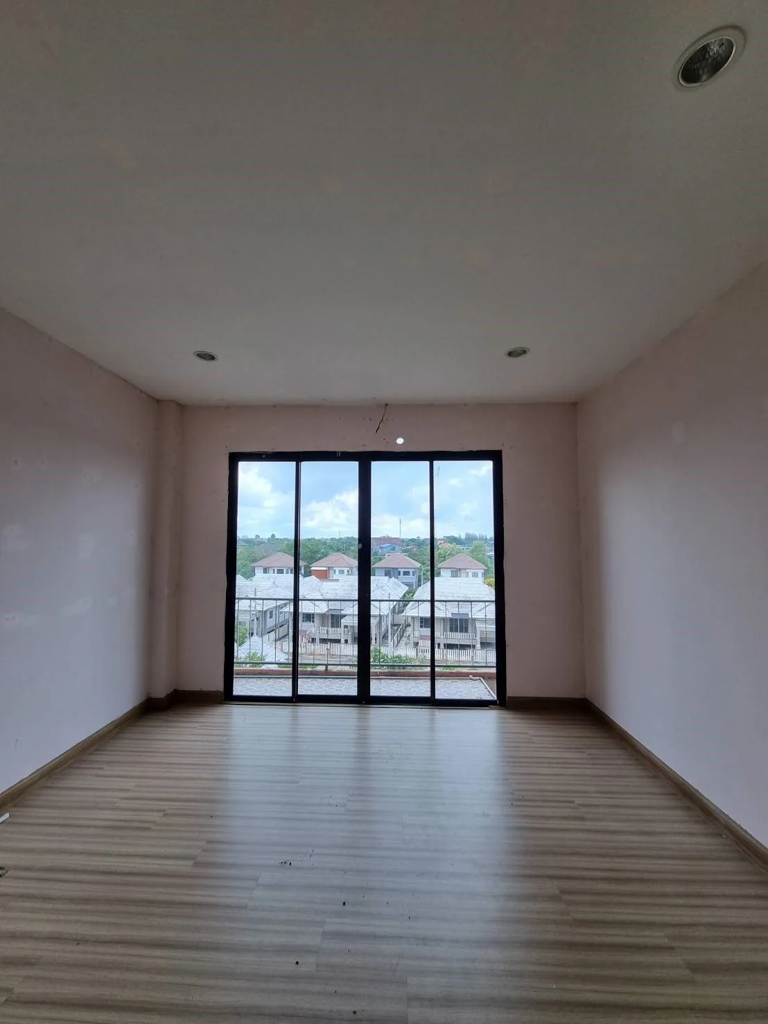 ห้องชุด ธนาบุรี เรสซิเด้นซ์ [ชั้น 4]