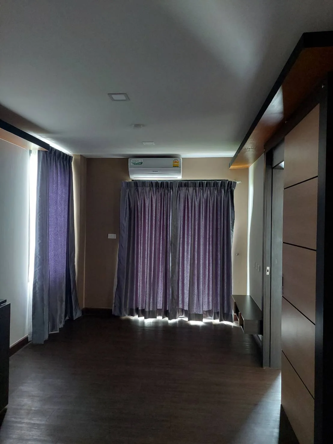 ห้องชุด เดอะรอยัลฮิลล์ สามมุข [ชั้น 8]