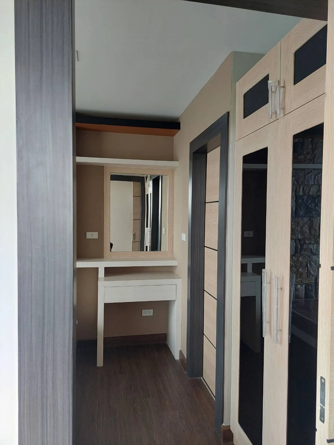 ห้องชุด เดอะรอยัลฮิลล์ สามมุข [ชั้น 8]