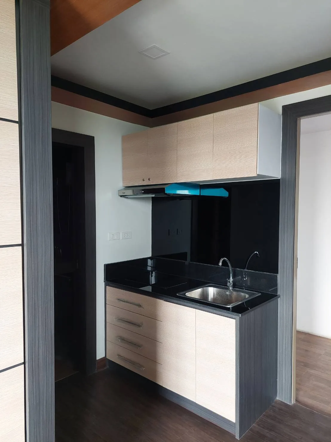 ห้องชุด เดอะรอยัลฮิลล์ สามมุข [ชั้น 8]