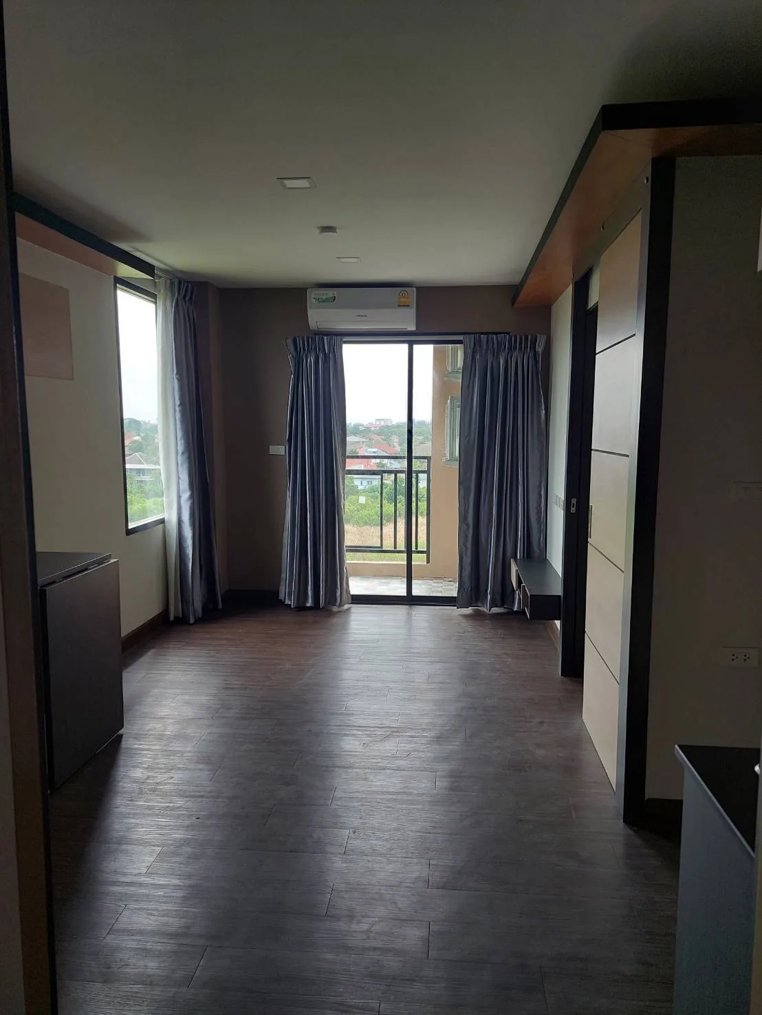 ห้องชุด เดอะรอยัลฮิลล์ สามมุข [ชั้น 8]