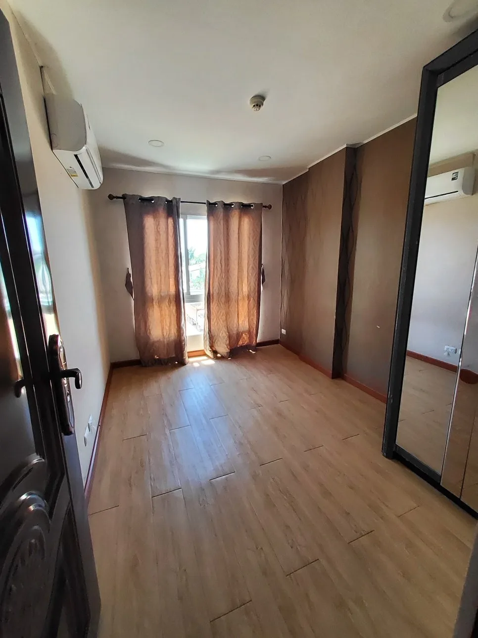 ห้องชุด บี มาย คอนโด (คริสตัน คอนโด) [ชั้น 4]