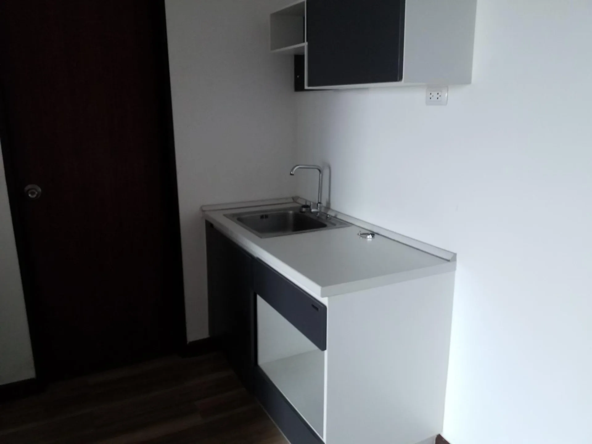 ห้องชุด เอช ซี คอนโดมิเนียม [ชั้น 4]