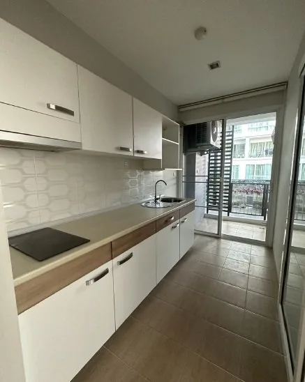 ห้องชุด เออบานี่ คอนโดมิเนียม [ชั้น 2]