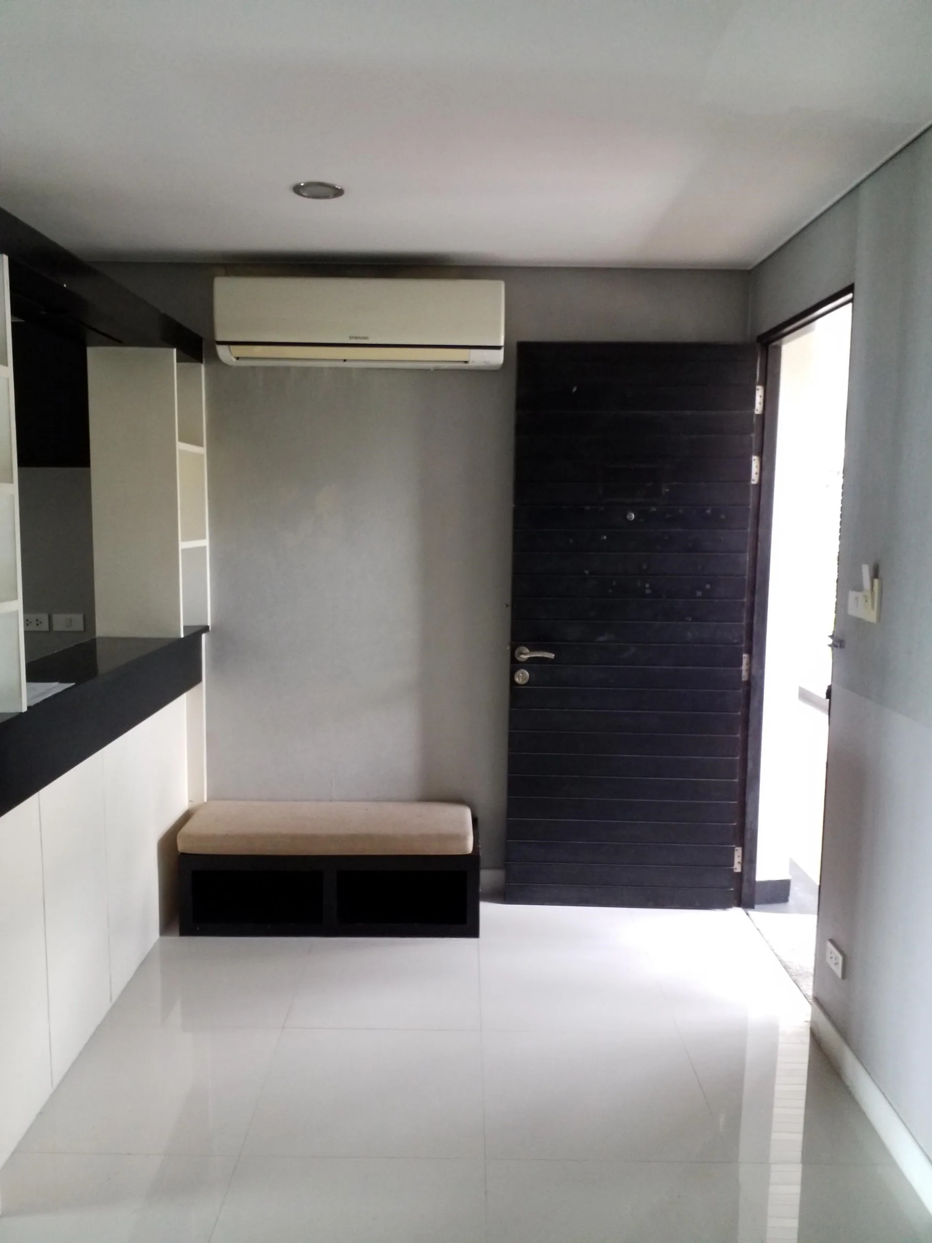 ห้องชุด เดอะริช คอนโดมิเนียม [ชั้น 4]