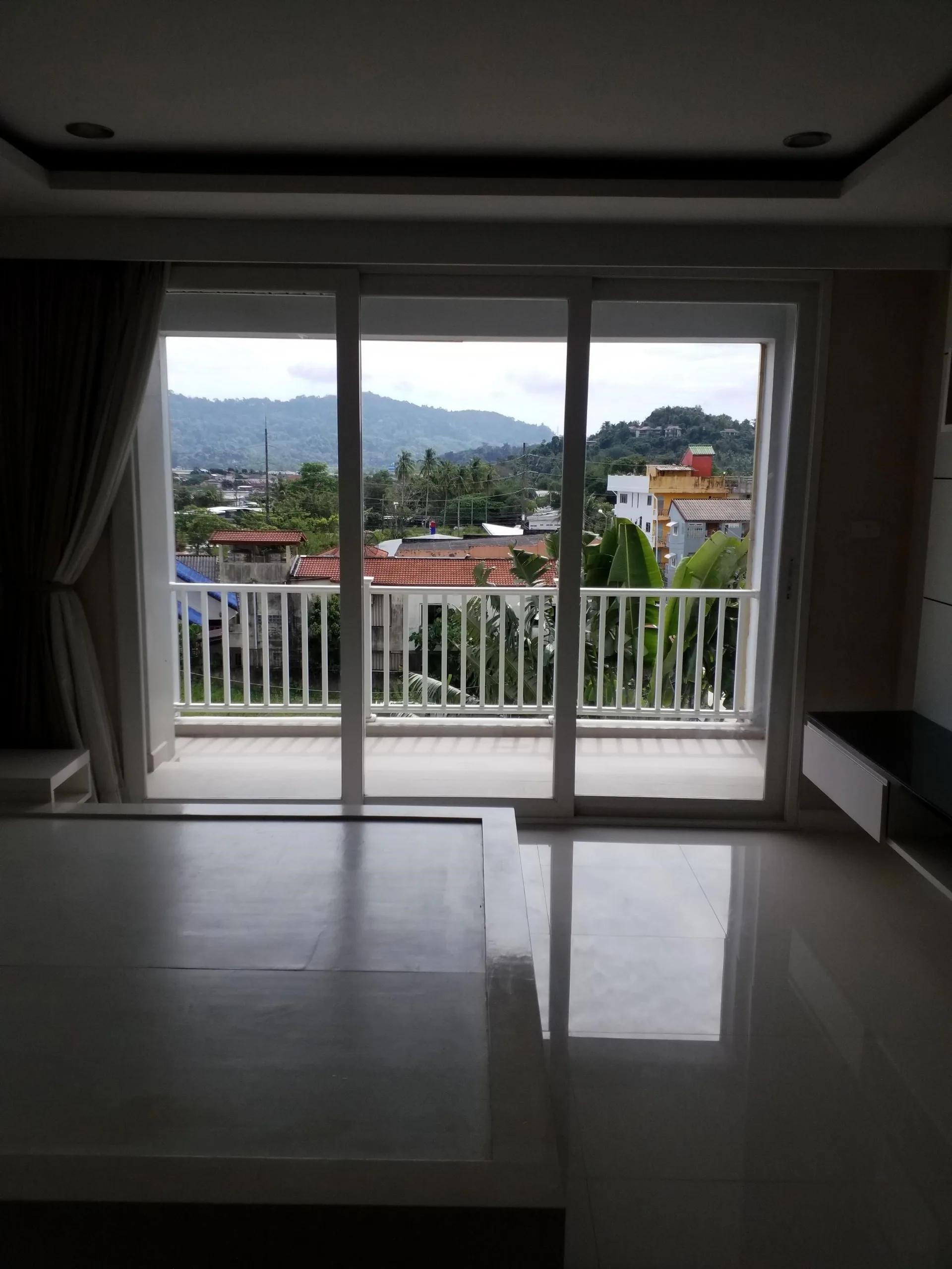 ห้องชุด เดอะริช คอนโดมิเนียม [ชั้น 4]