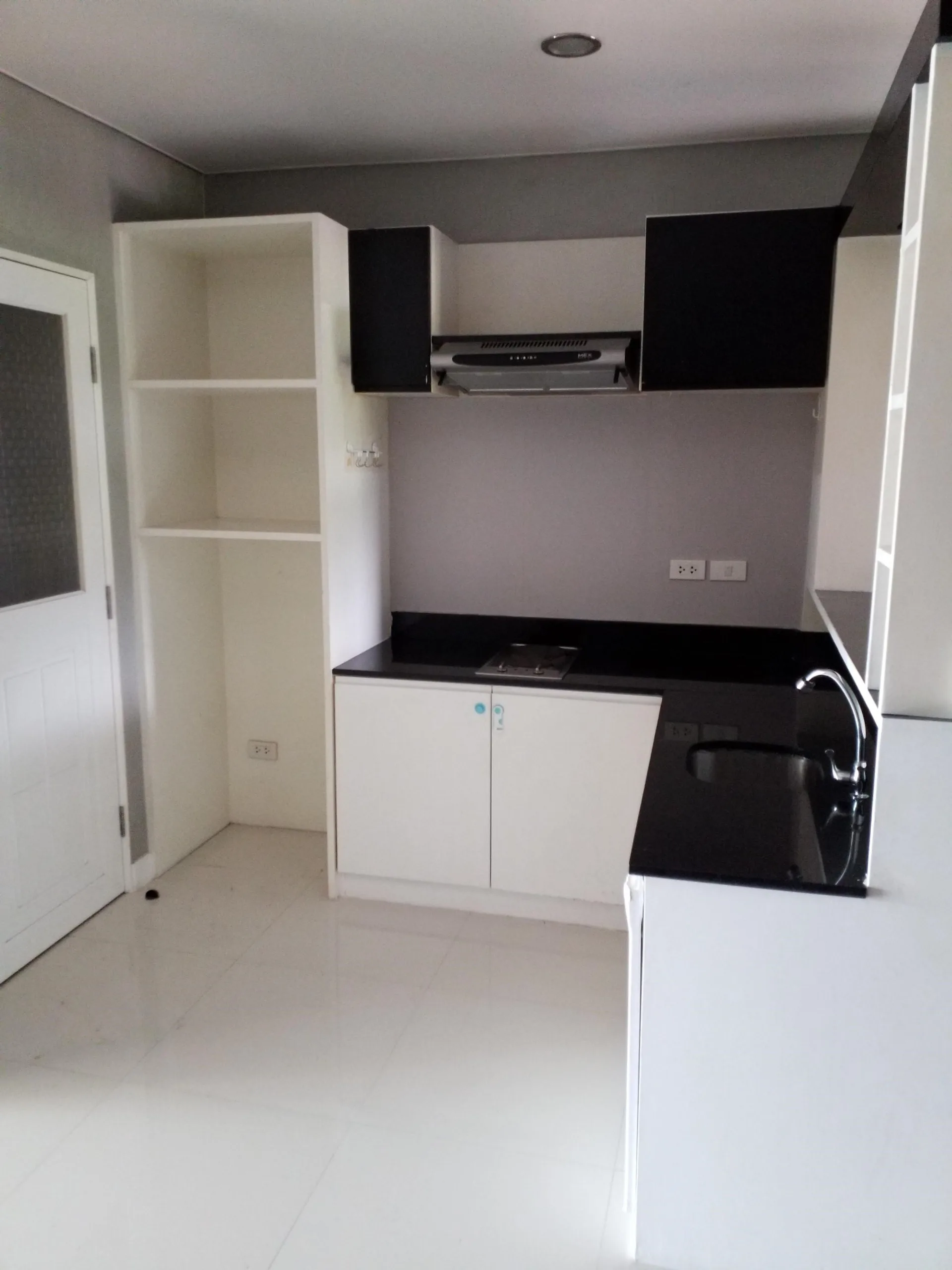 ห้องชุด เดอะริช คอนโดมิเนียม [ชั้น 4]