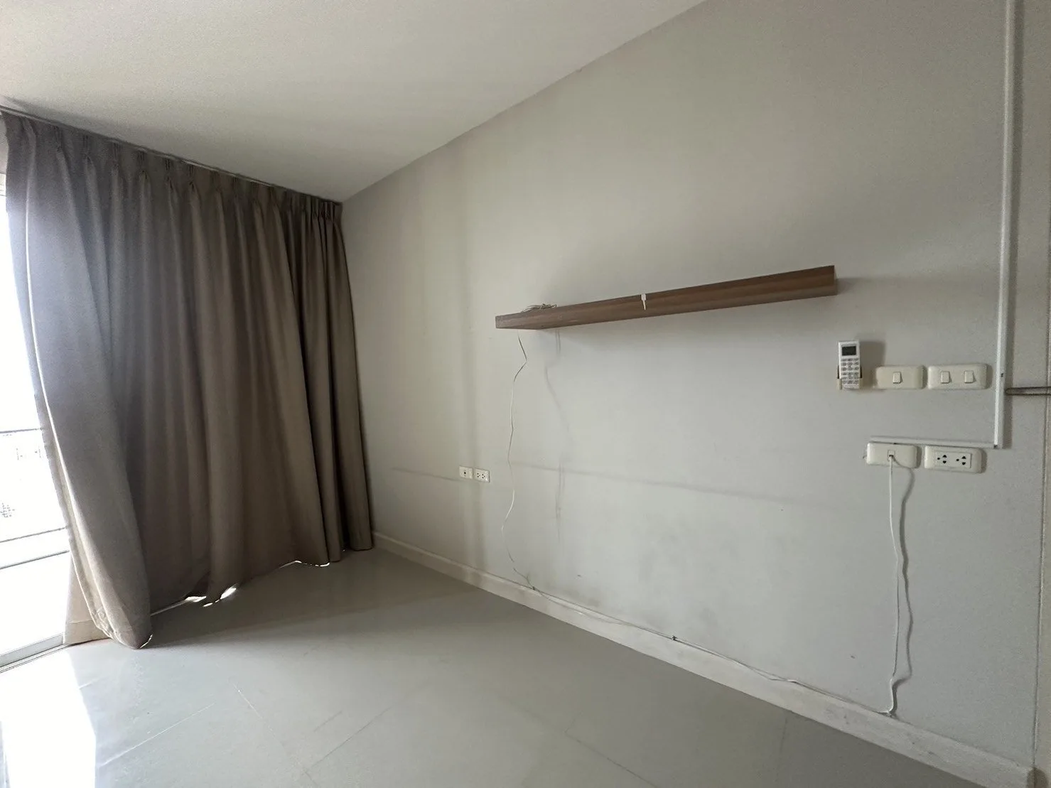 ห้องชุด เออบานี่ คอนโดมิเนียม [ชั้น 8]