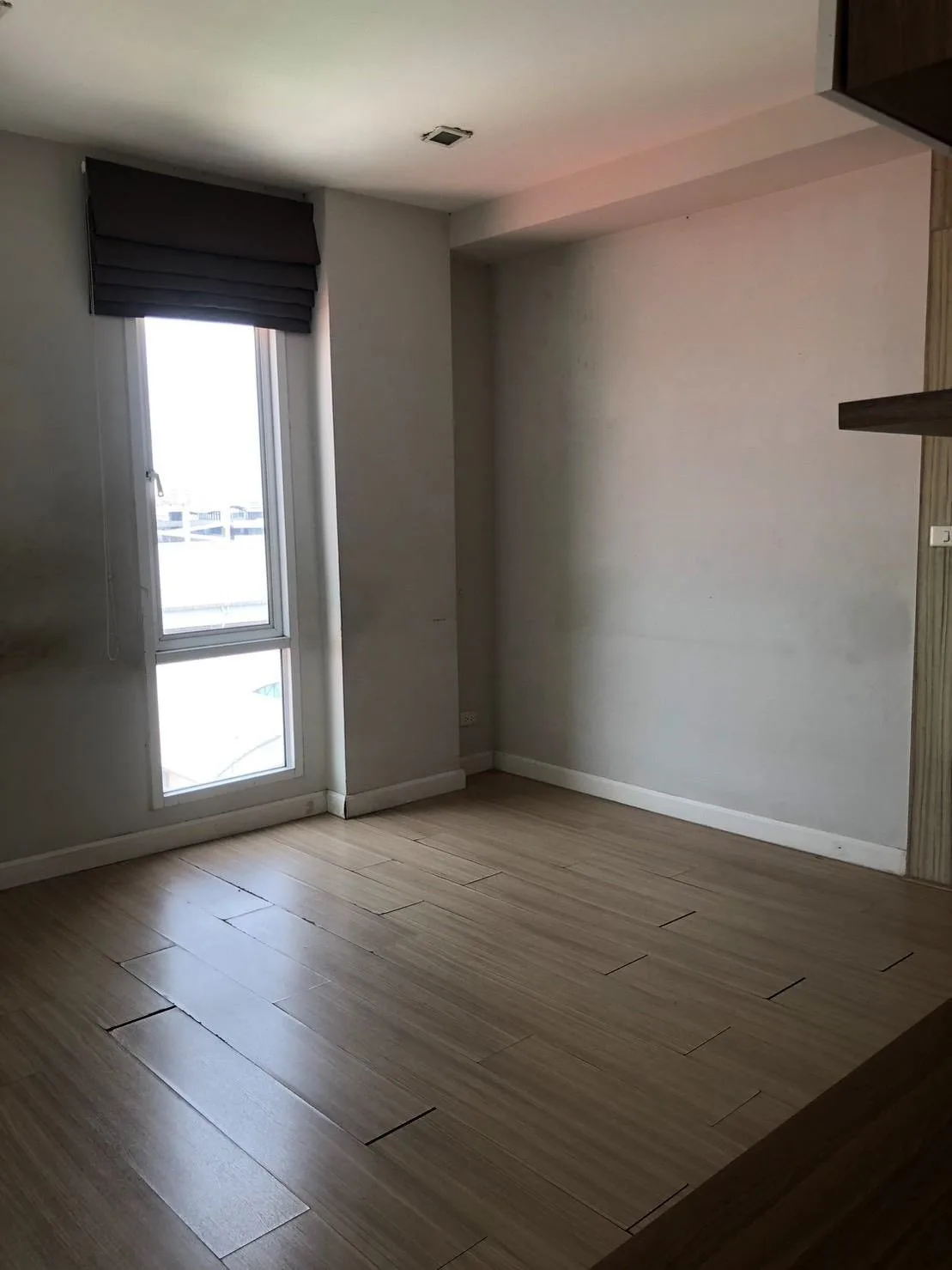 ห้องชุด เออบานี่ คอนโดมิเนียม [ชั้น 7]