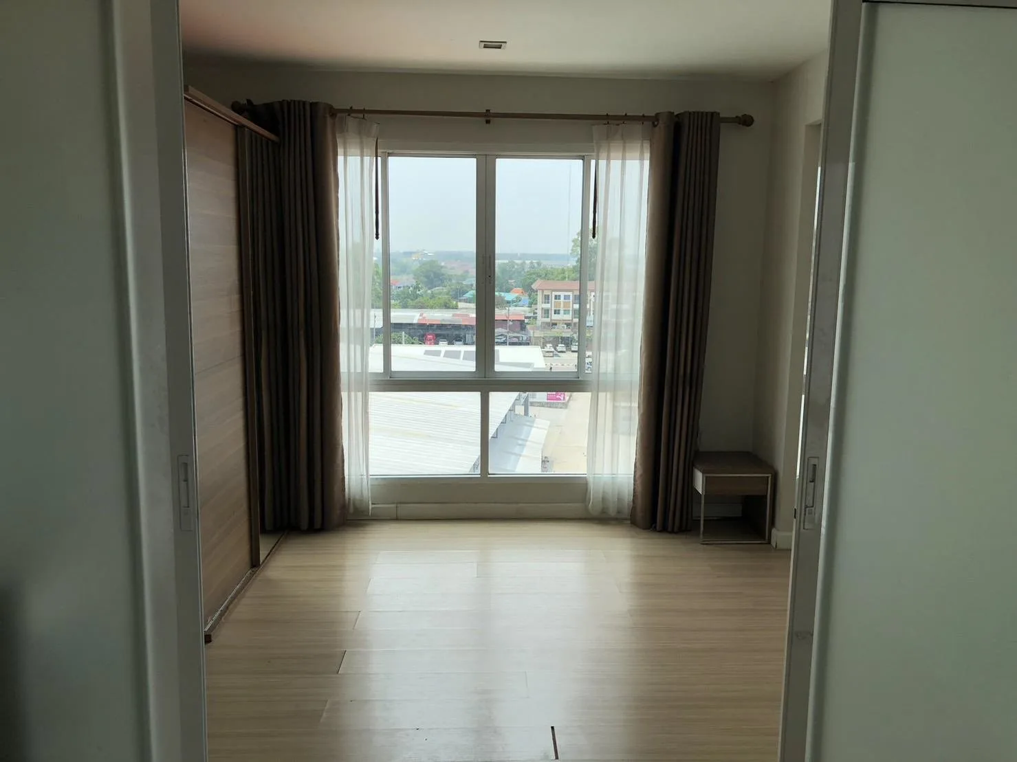 ห้องชุด เออบานี่ คอนโดมิเนียม [ชั้น 7]