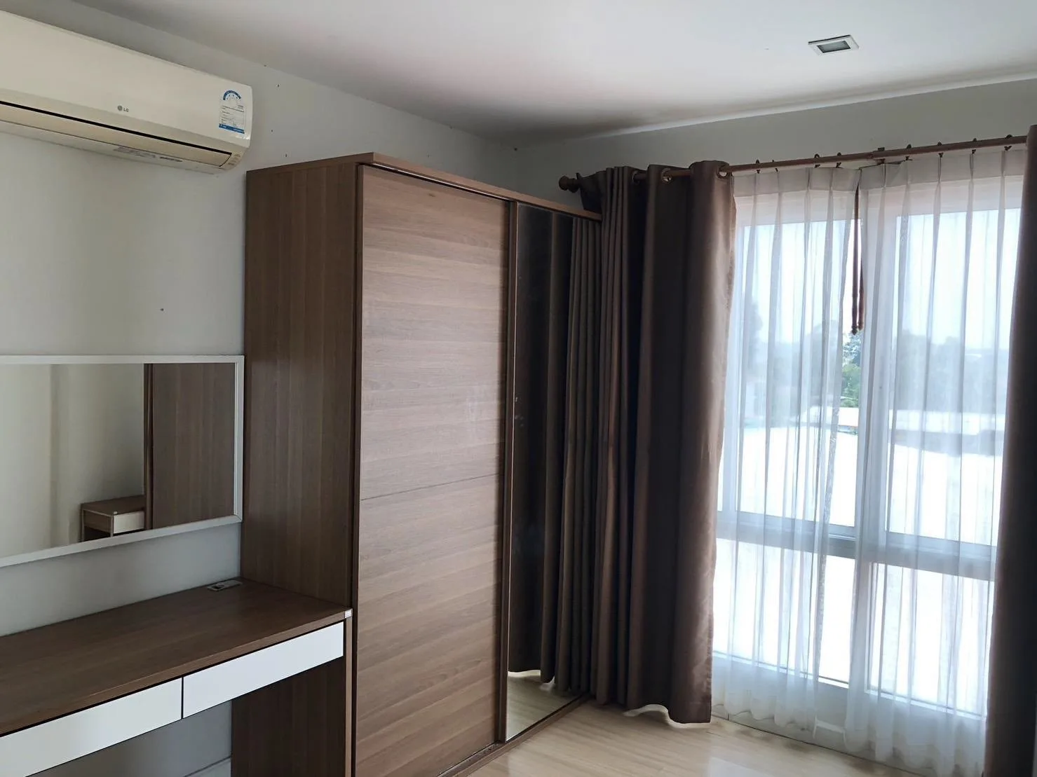ห้องชุด เออบานี่ คอนโดมิเนียม [ชั้น 7]