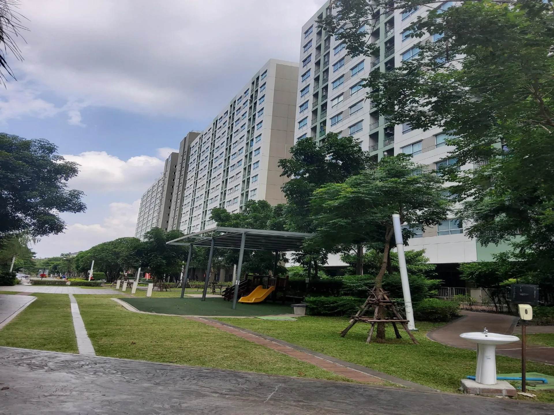 ห้องชุด ลุมพินีพาร์ค นวมินทร์-ศรีบูรพา  [ชั้น 10 อาคาร B1]