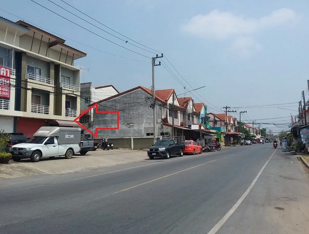 อาคารพาณิชย์ โฮมอินทาวน์ ลำลูกกา-ปทุมธานี