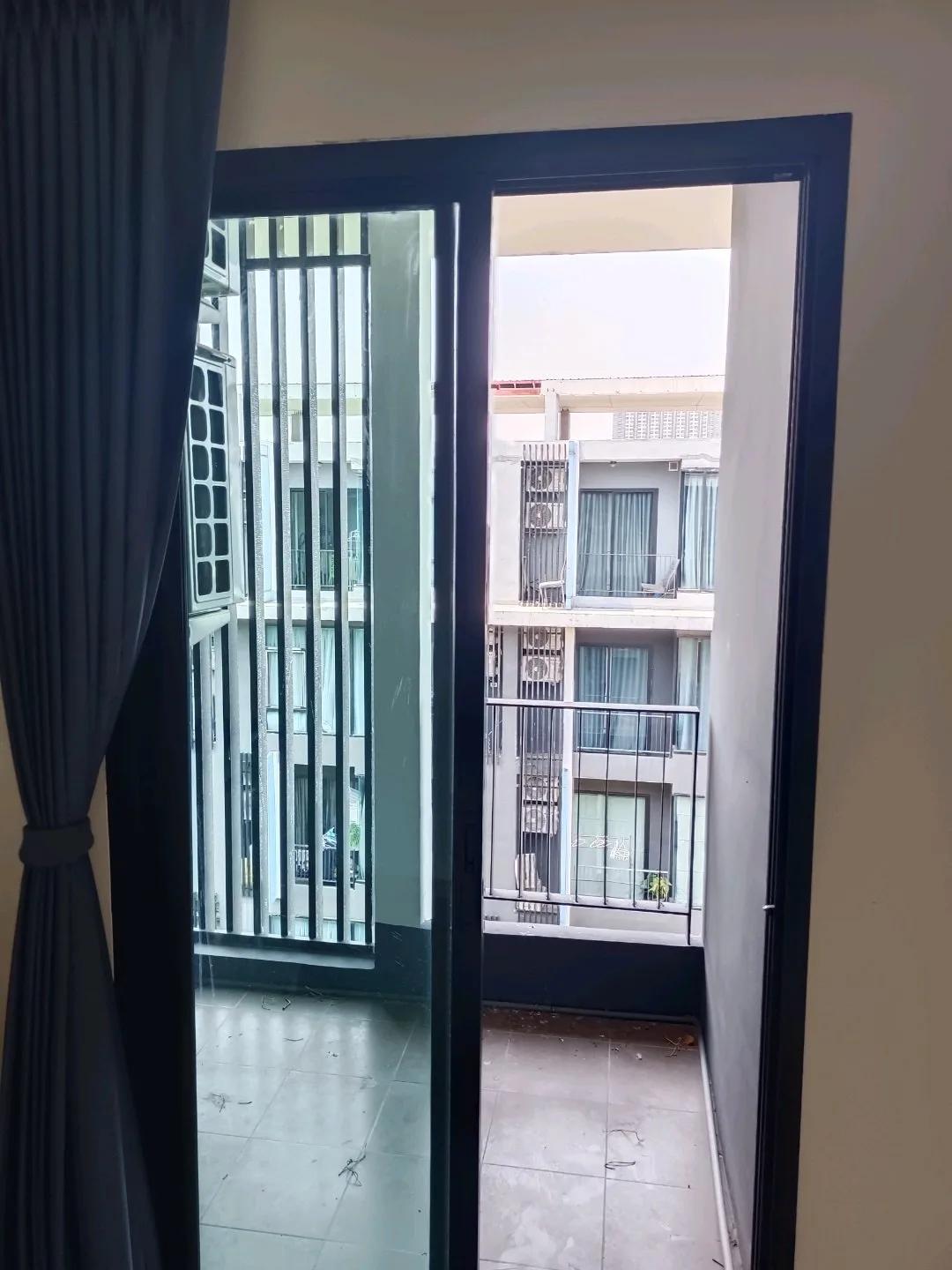 ห้องชุด เฟรช คอนโดมิเนียม [ชั้น 8 อาคาร B]