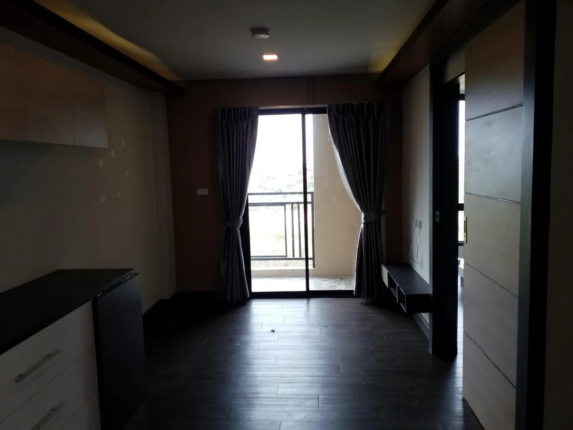 ห้องชุด เดอะรอยัลฮิลล์ สามมุข [ชั้น 5]