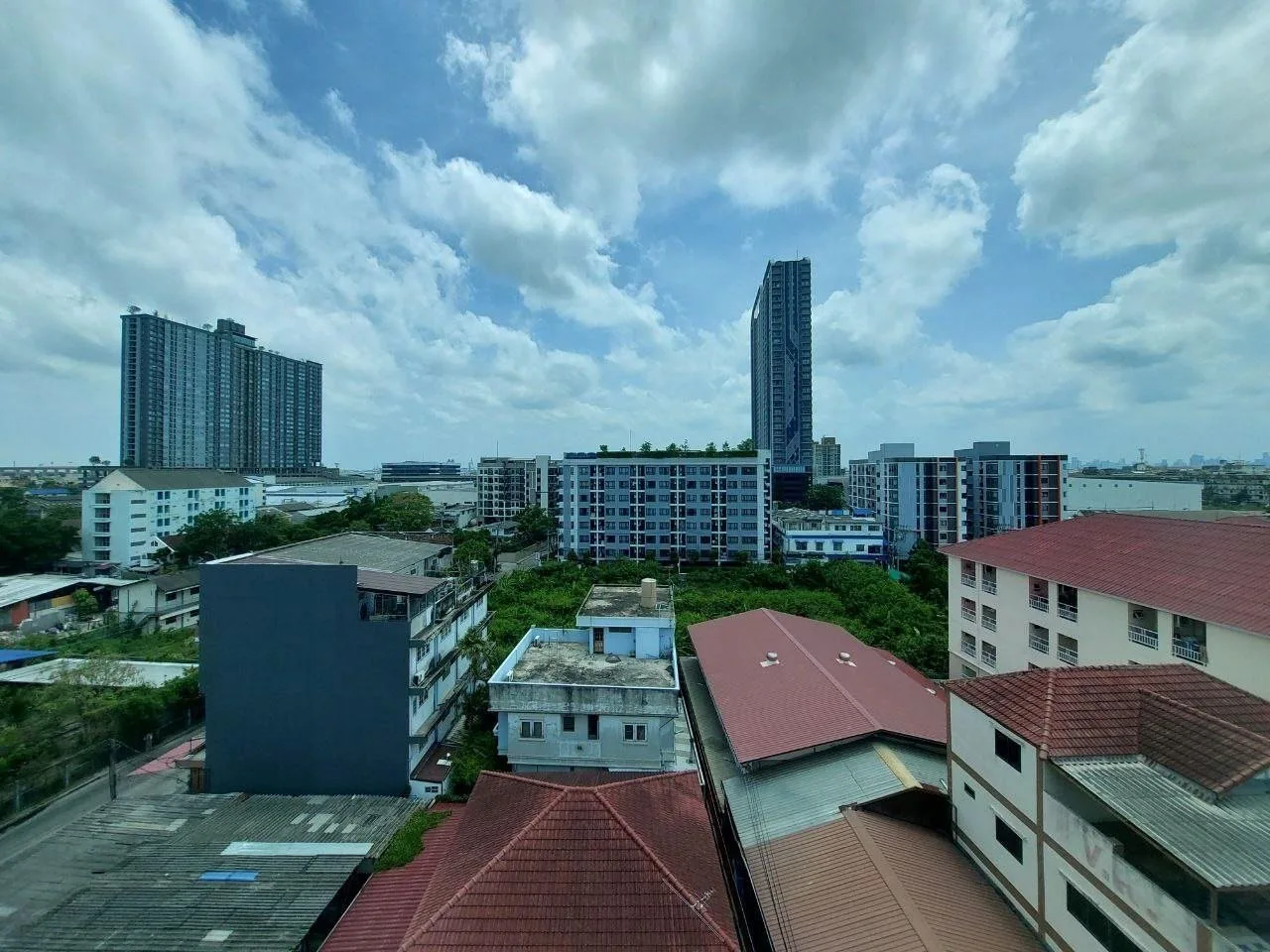 ห้องชุด บี ลอฟท์ ไลท์ สุขุมวิท 115 เอ  [ชั้น 8 อาคาร A]