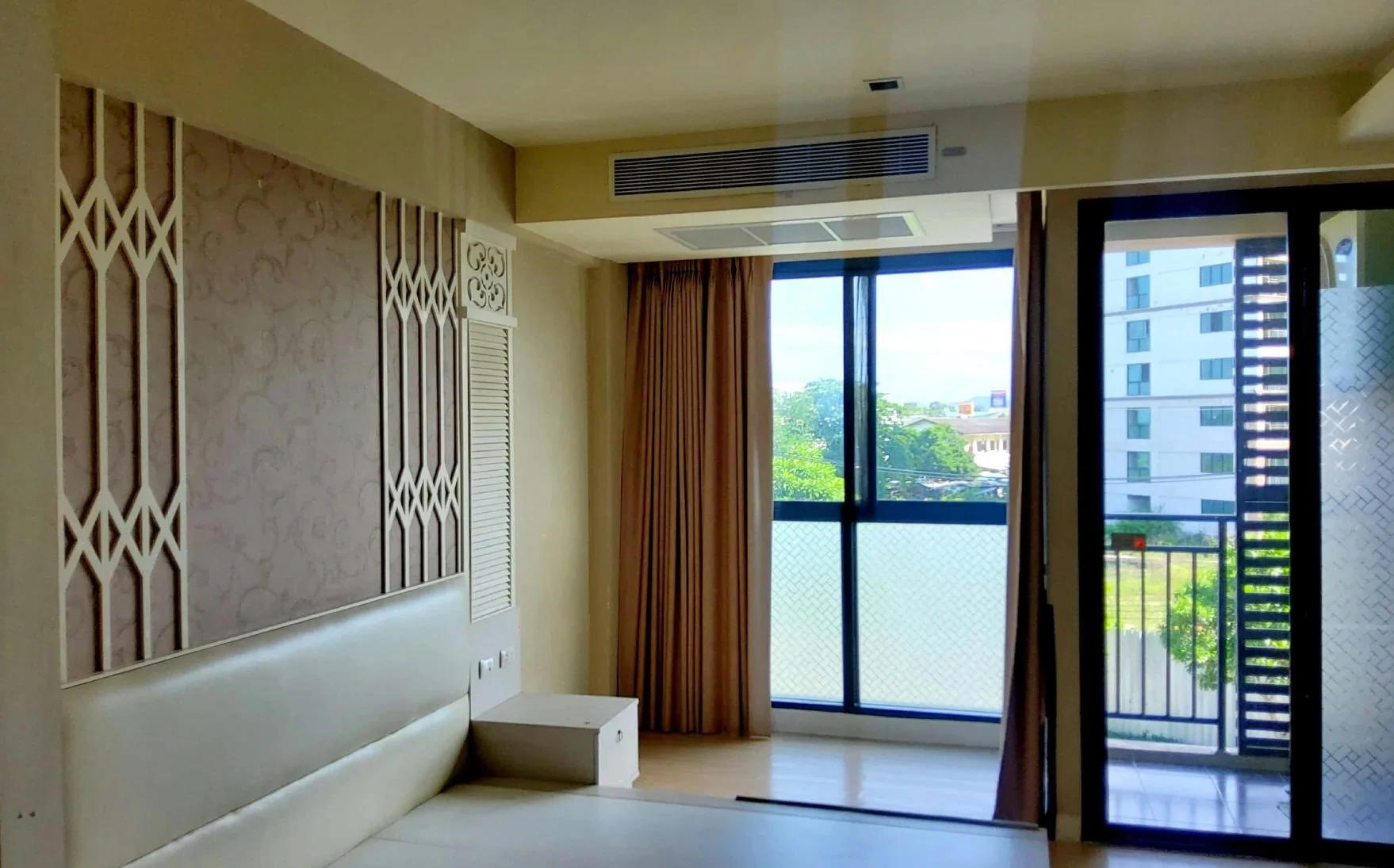 ห้องชุด เอ็กซ์ซีด ทุ่งกราด คอนโดมิเนียม บี [ชั้น 3 อาคาร B]