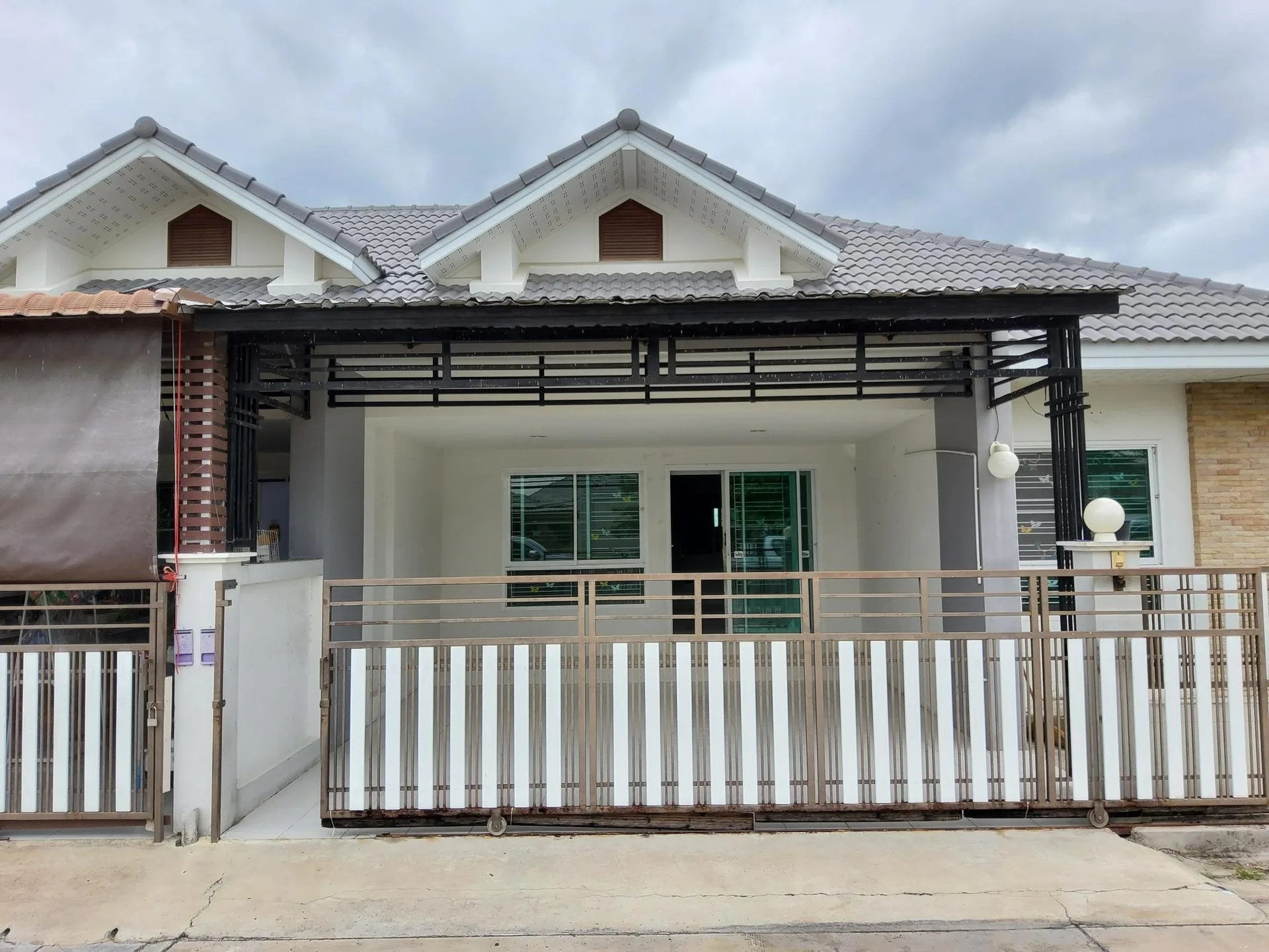 บ้านแฝด บ้านกุลธนา พานทอง-ชลบุรี