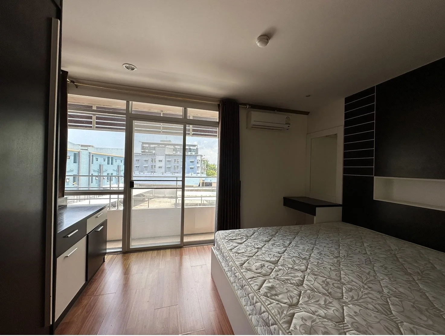 ห้องชุด คาร์พีเดี้ยม คอนโด ทาวน์ [ชั้น 2 อาคาร A]