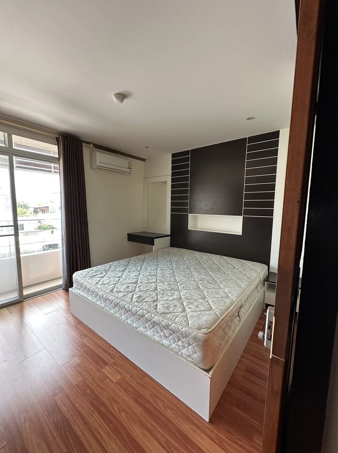 ห้องชุด คาร์พีเดี้ยม คอนโด ทาวน์ [ชั้น 2 อาคาร A]