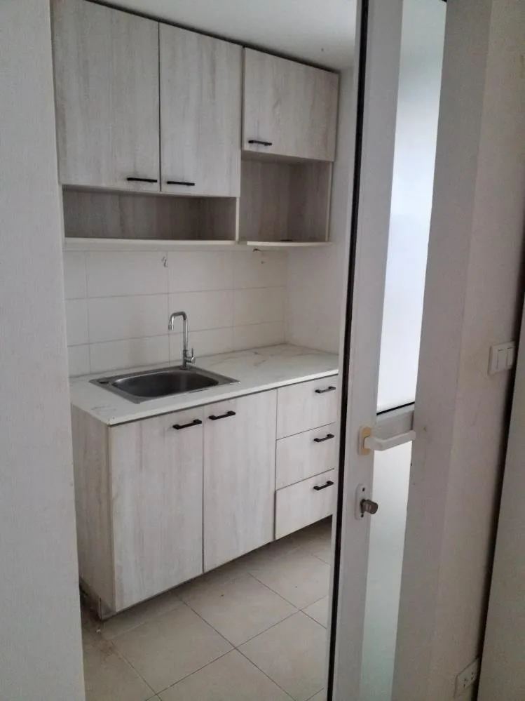 ห้องชุด เดอะ รอยัลเพลส คอนโดมิเนียม ทาวเวอร์ 2 [ชั้น 2]