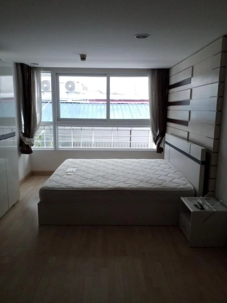 ห้องชุด เดอะ รอยัลเพลส คอนโดมิเนียม ทาวเวอร์ 2 [ชั้น 2]