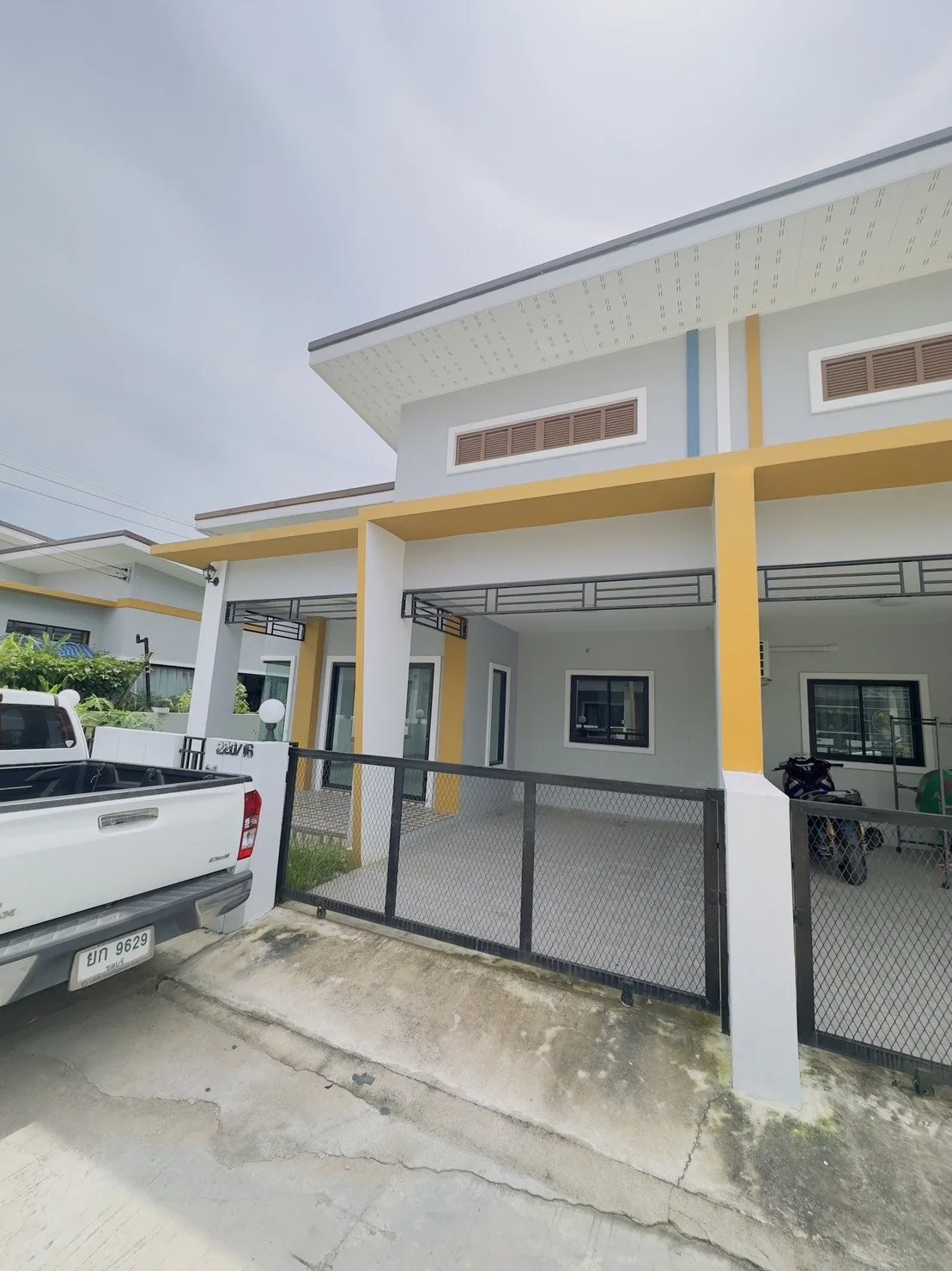 บ้านแฝด เดอะคันทรี โมเดิร์นโฮม 2 ชากอ้อย ปลวกแดง-ระยอง