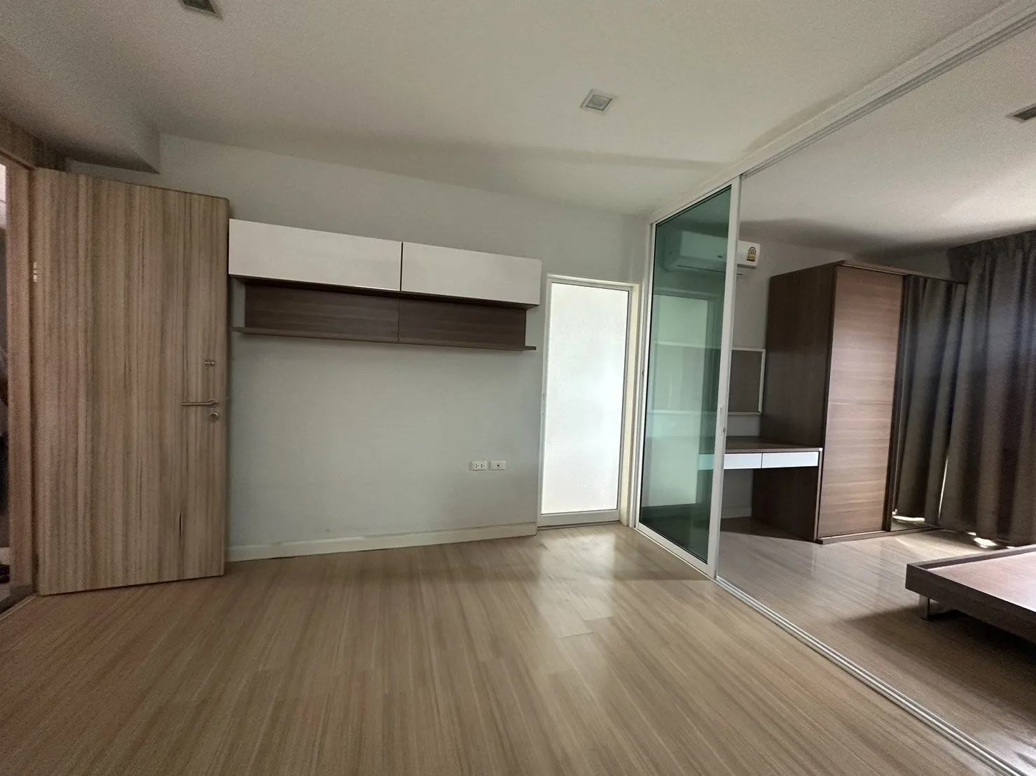 ห้องชุด เออบานี่ คอนโดมิเนียม [ชั้น 2]