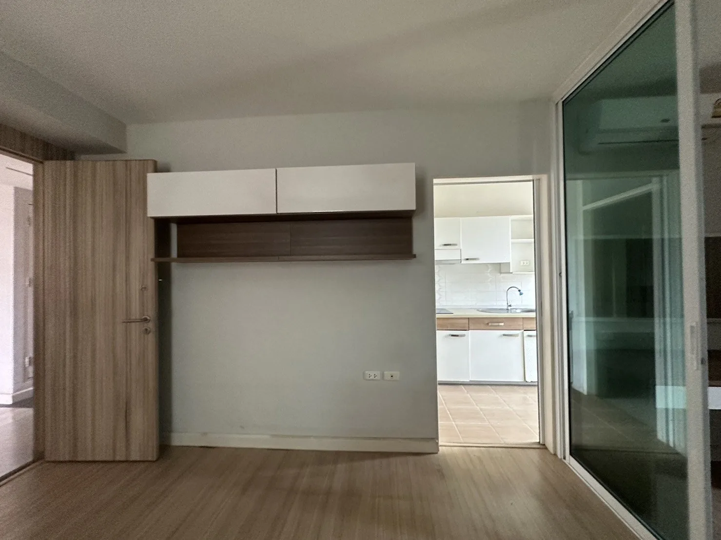ห้องชุด เออบานี่ คอนโดมิเนียม [ชั้น 2]