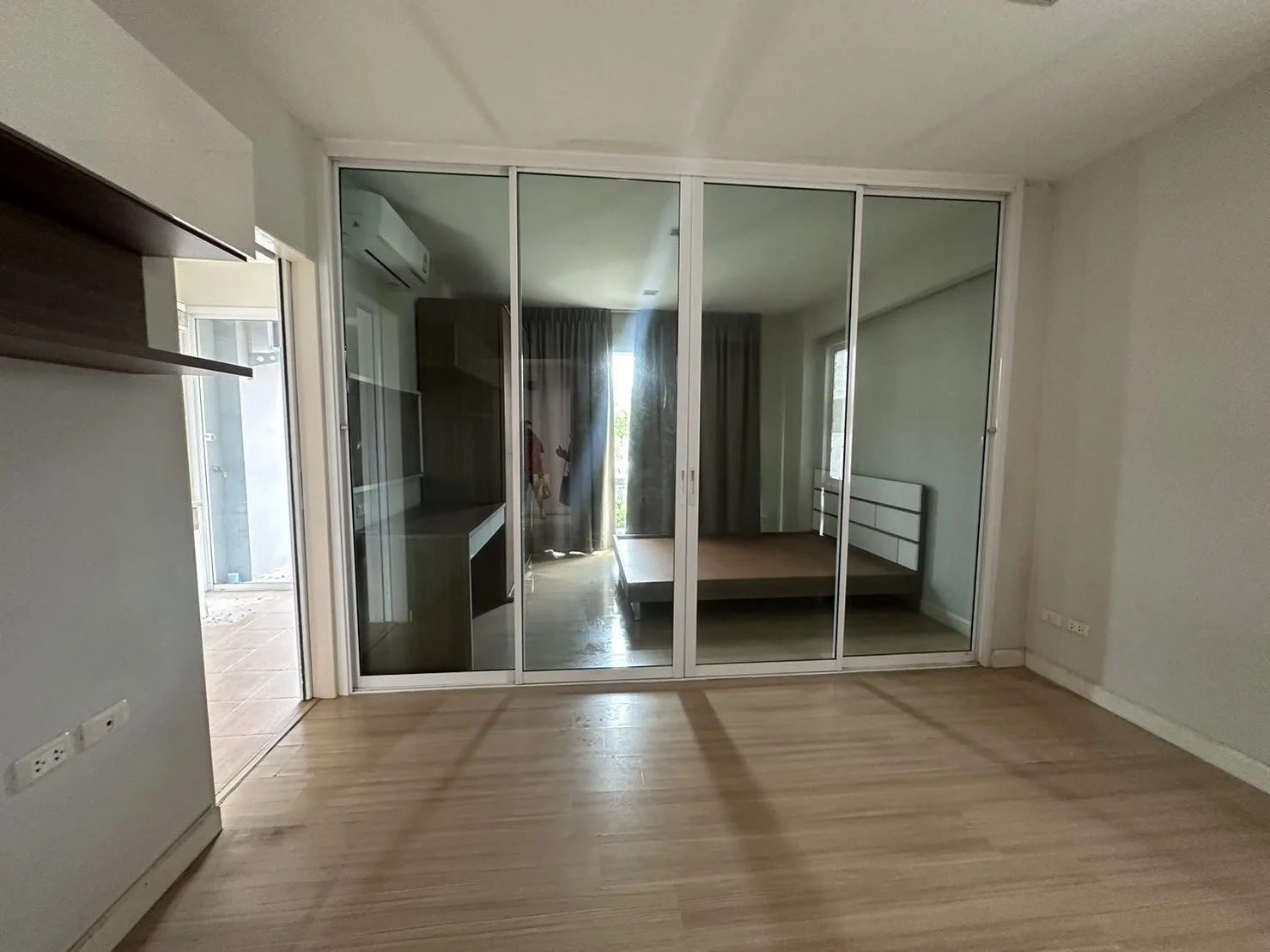 ห้องชุด เออบานี่ คอนโดมิเนียม [ชั้น 2]