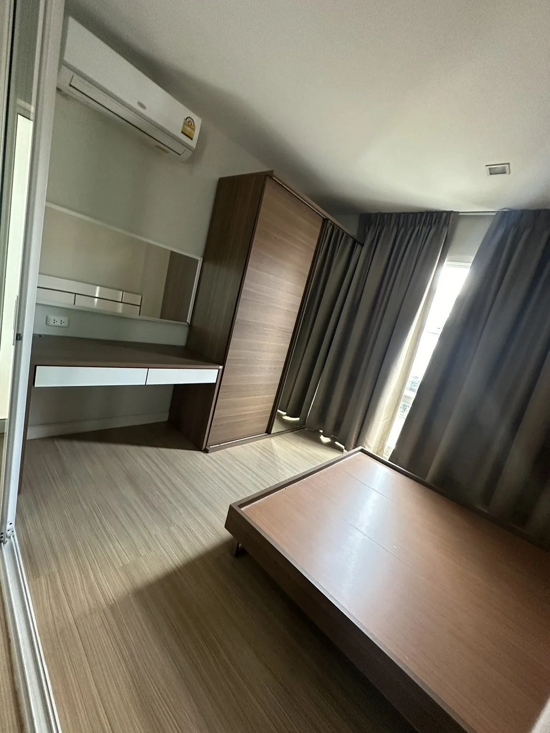 ห้องชุด เออบานี่ คอนโดมิเนียม [ชั้น 2]