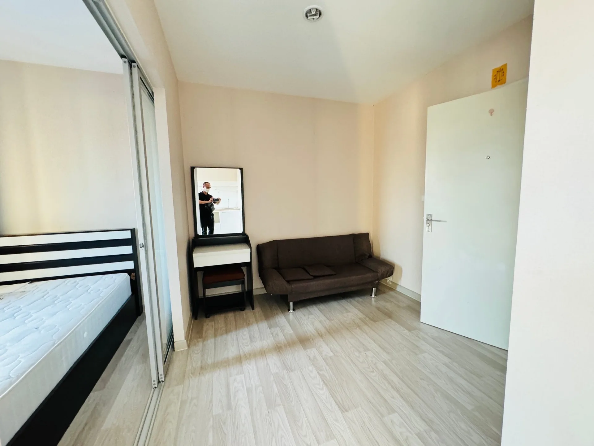 ห้องชุด เดอะไพรเวซี่ ลาดพร้าว-เสนา [ชั้น 8 อาคาร B]