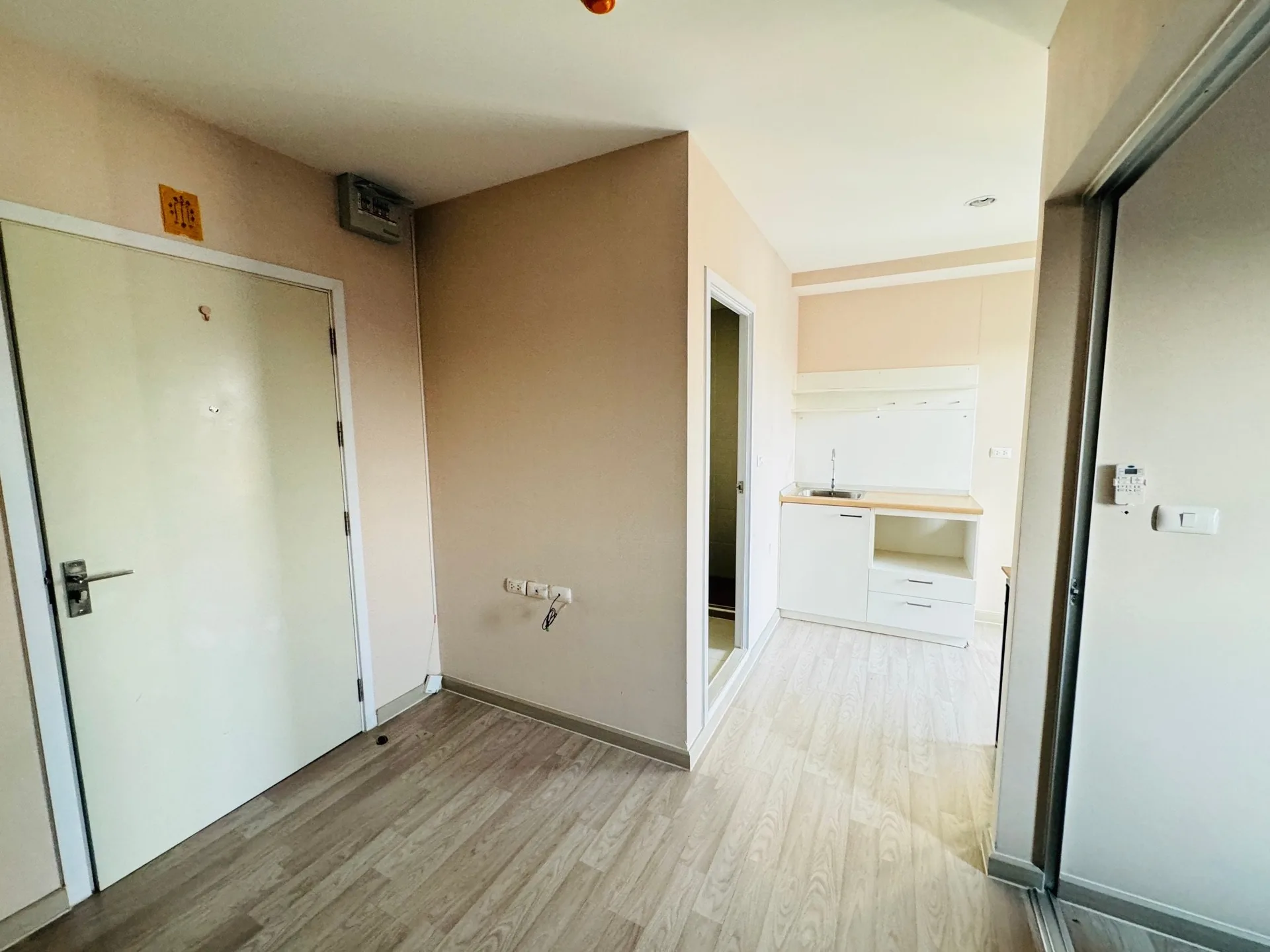 ห้องชุด เดอะไพรเวซี่ ลาดพร้าว-เสนา [ชั้น 8 อาคาร B]