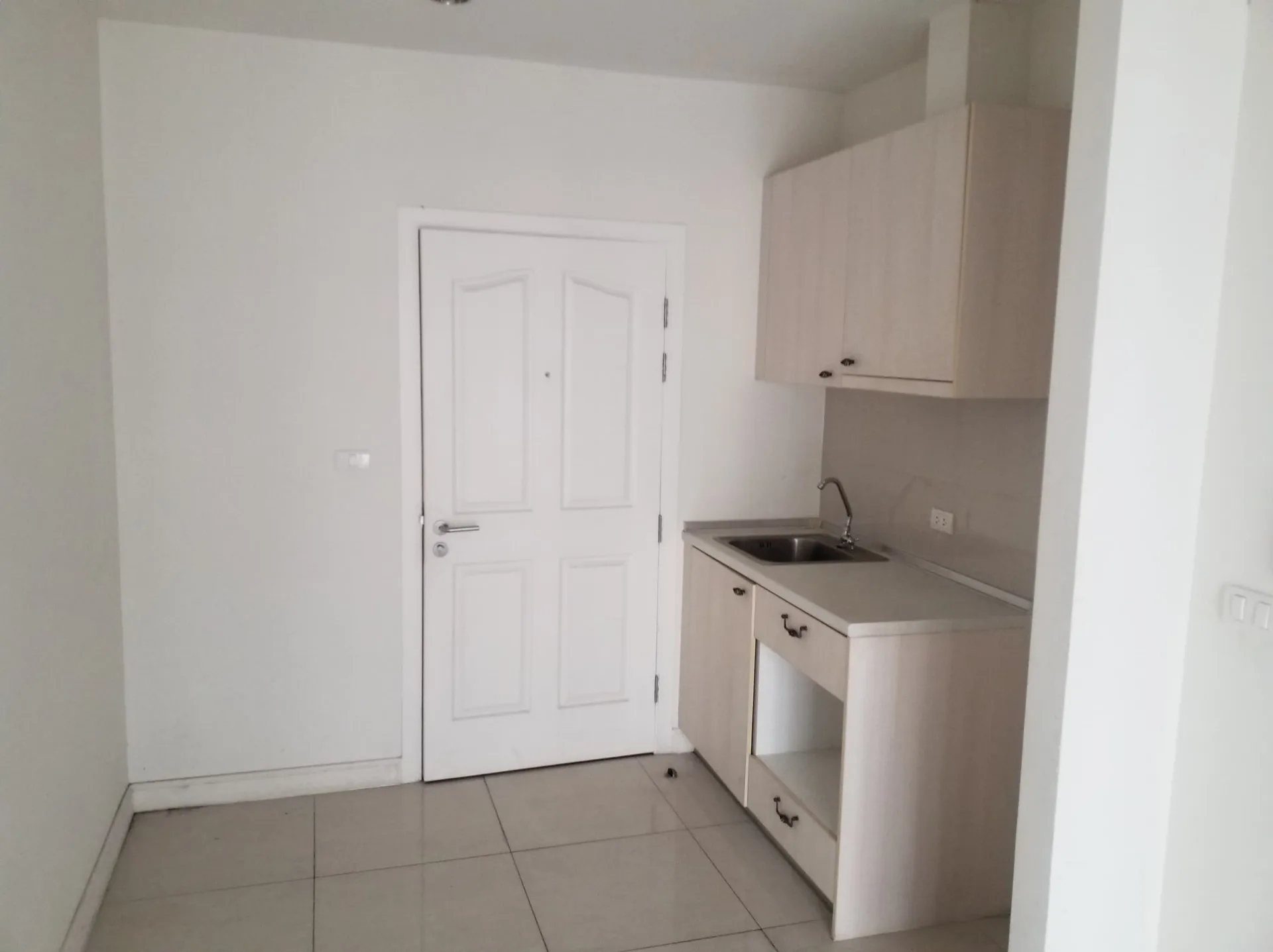 ห้องชุด แมเนอร์ สนามบินน้ำ [ชั้น 28 อาคาร C]