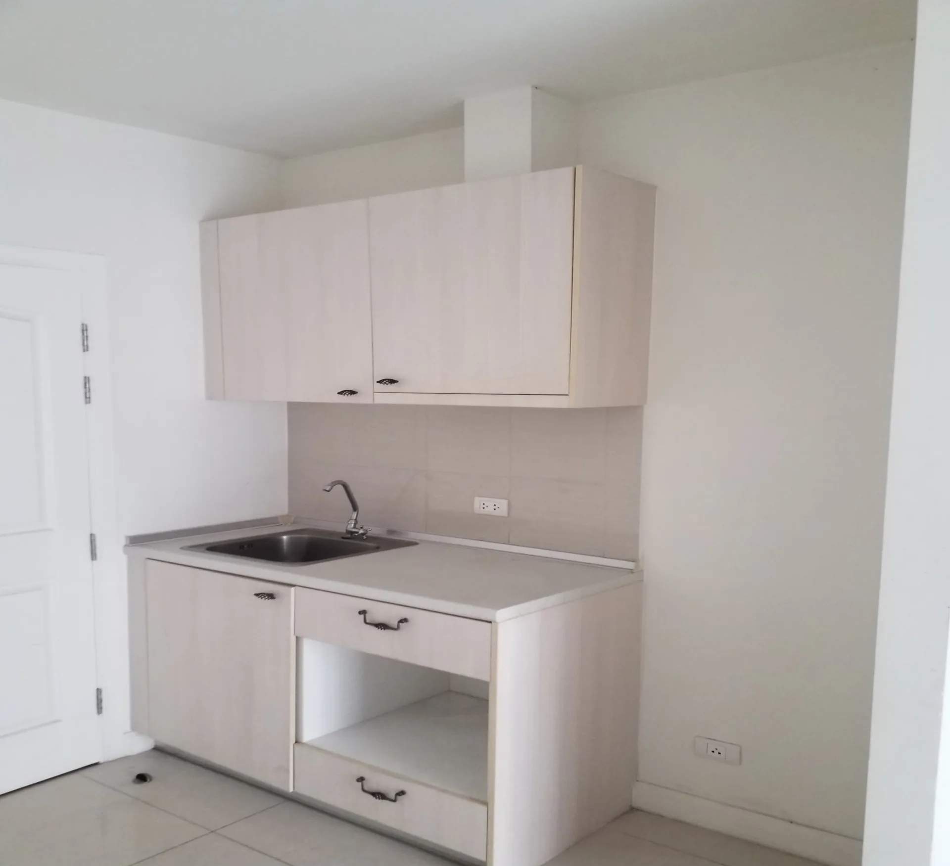 ห้องชุด แมเนอร์ สนามบินน้ำ [ชั้น 28 อาคาร C]