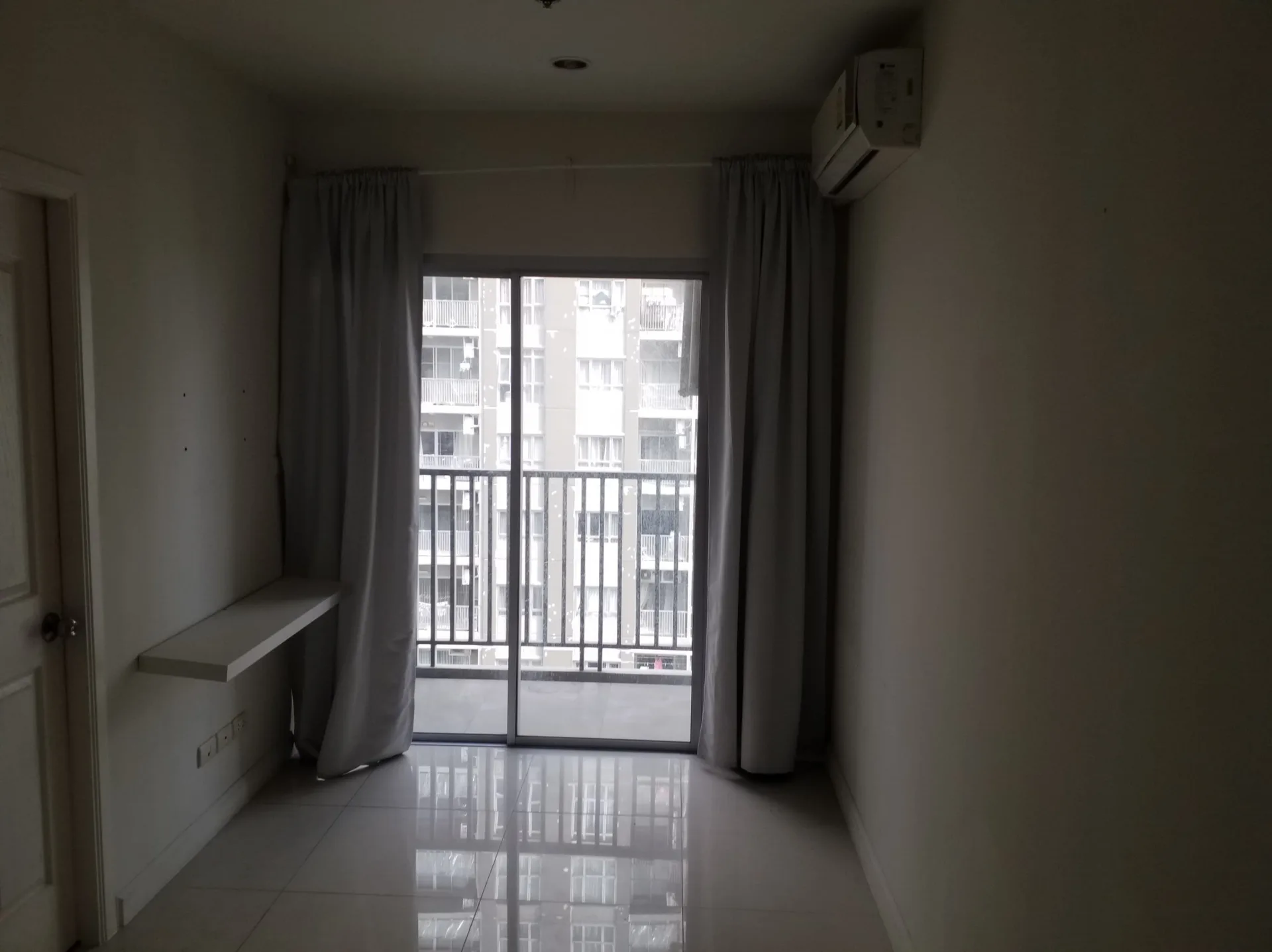 ห้องชุด แมเนอร์ สนามบินน้ำ [ชั้น 28 อาคาร C]