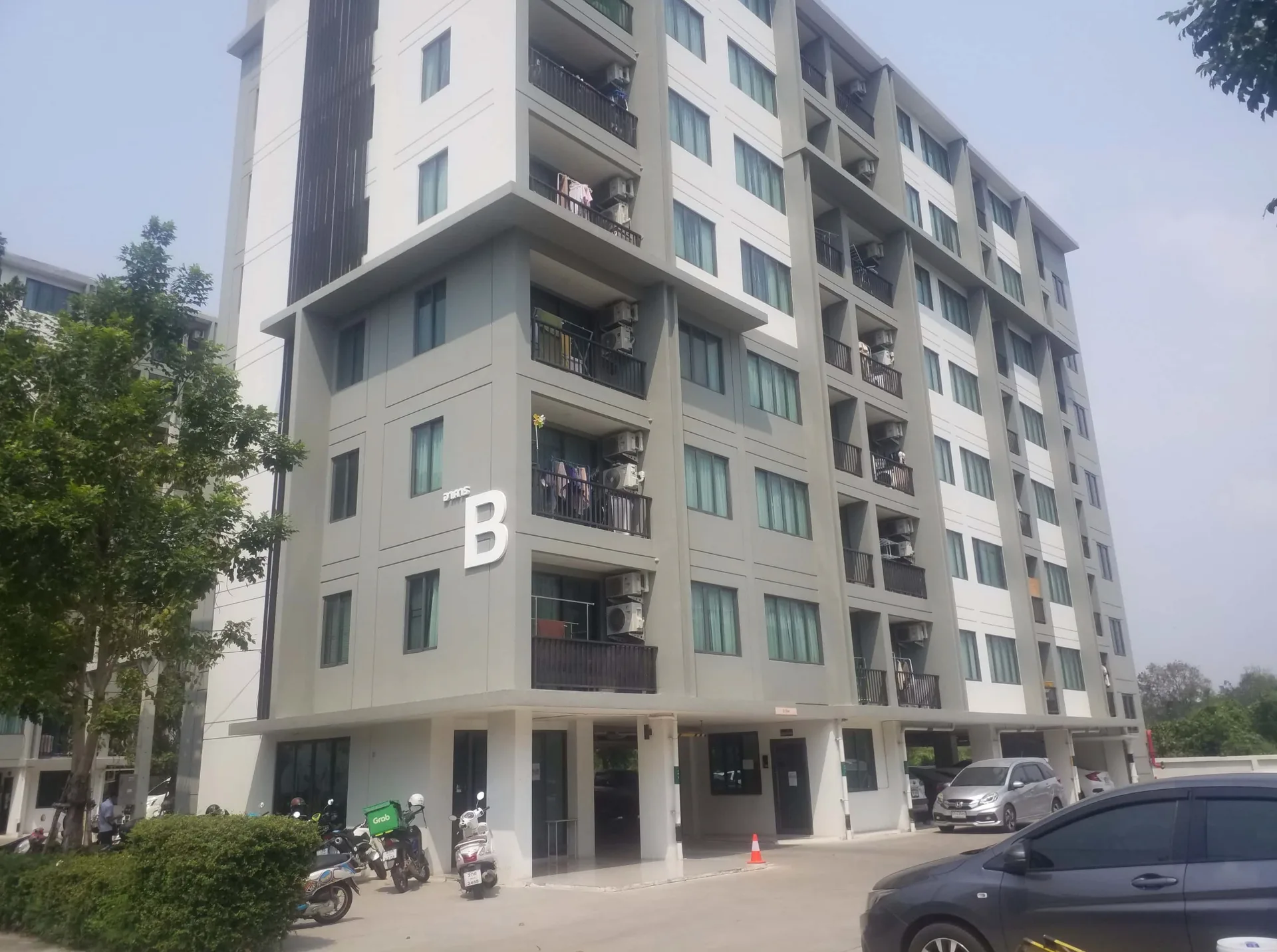 ห้องชุด โกลเด้นคอนโด แหลมฉบัง [ชั้น 4 อาคาร B]