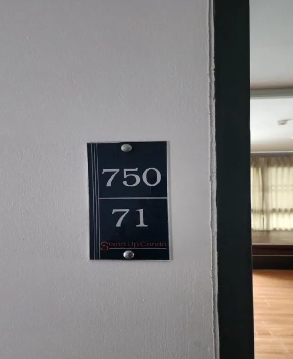 ห้องชุด สแตนด์อัพ คอนโด [ชั้น 8 ]