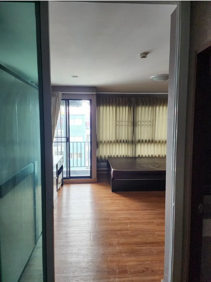ห้องชุด สแตนด์อัพ คอนโด [ชั้น 8 ]